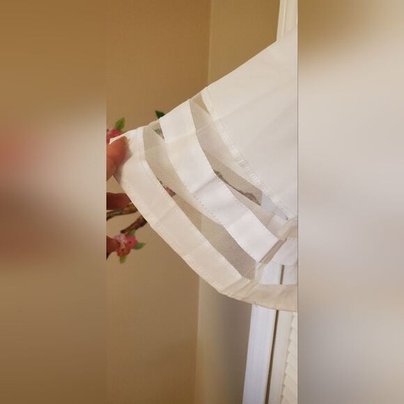 Pretty white lattice and sheer short sleeves blouse xl. New without tags. - Picture 2 of 5